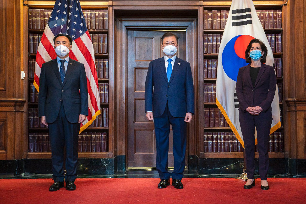 File:Gina Raimondo and Moon Jae-in at the Dept of Commerce.jpg